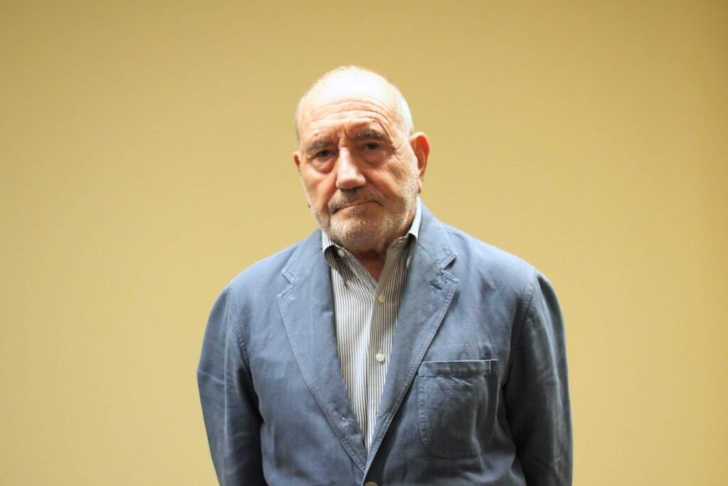 A whole-tomato approach to functional nutrition, inflammation, and microbiome modulation