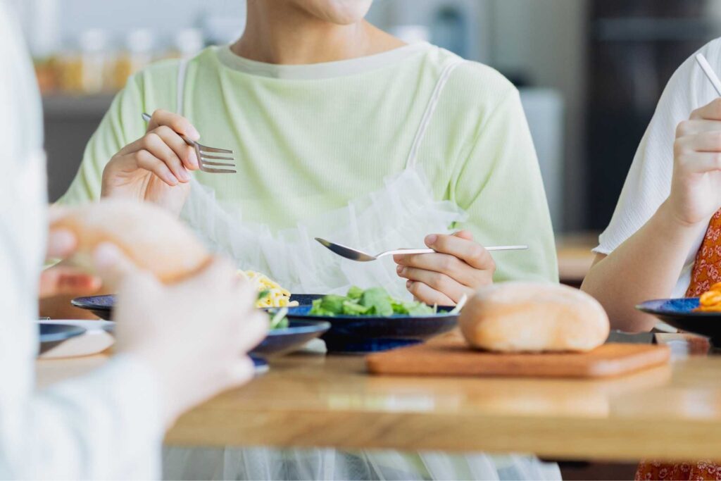 Dietary fiber helps probiotics settle in the gut
